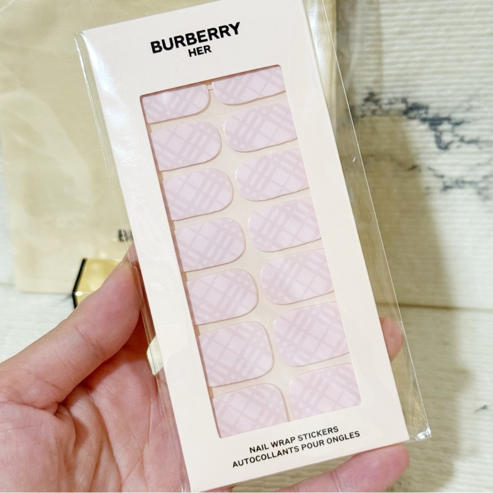 Burberry Her Pink Nail Wrap Stickers & Burberry Drawstring Canvas - Picture 3 of 12